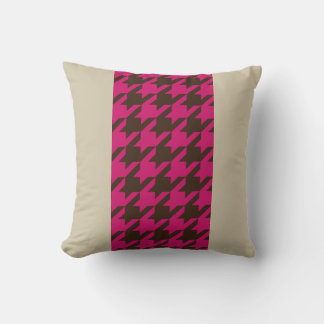Coussin Pied de fond rose et marron avec monogramme