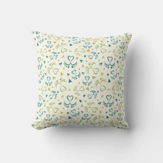 Coussin Pieds bébé et Coeurs en vert (Recto)