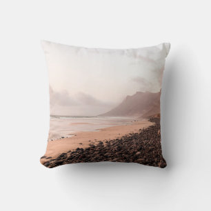 COUSSIN PIERRES NOIRES SUR LA MER