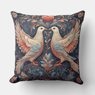 Coussin Pigeons Vibrants Entourés de Fleurs Épanouies