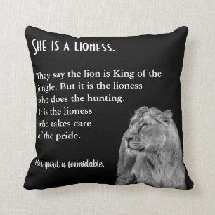 Coussin Pilote de poésie inspirante à thème Lioness