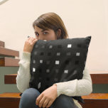 Coussin Pixels Joués Vérifier le Motif noir gris<br><div class="desc">Ce motif noir et gris jouant pixel transparent,  pillowdesign trow ajoute parfaitement une ambiance moderne et élégante à toute pièce.</div>