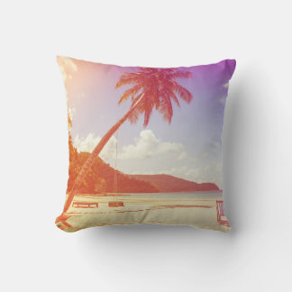 Coussin Plage, cocotier, lit en bois.
