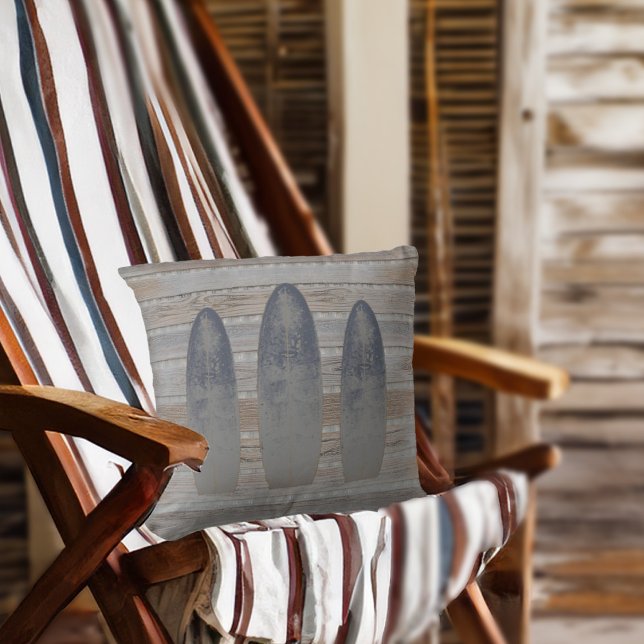 Coussin Plage patiné Planche de surf (Weathered Beach Driftwood Surfboard Throw Pillow)