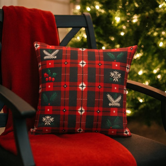 Coussin Plaid de Noël avec flocons de neige et branches de (Festive Christmas plaid with holly and evergreen accents.  A fun pillow for outdoor gatherings )
