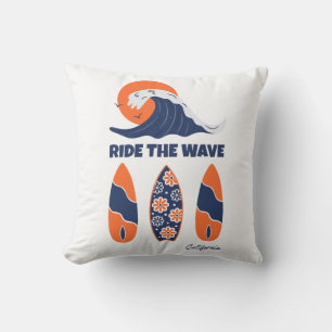 Coussin Planches de surf Ride the Wave Bold Retro Surf Art
