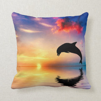 Coussin Plongée de dauphin au jet de coucher du soleil