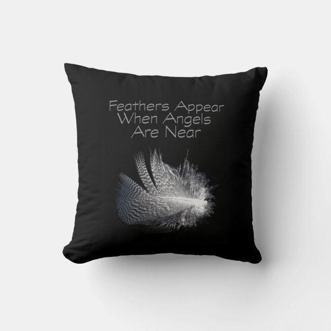Coussin Plumes rayées noir et blanc flottant sur un étang (Recto)