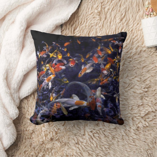 COUSSIN POISSON KOI EN FLEURS (Couverture)