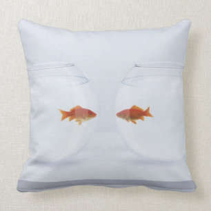 Coussin Poisson rouge dans des bocaux à poissons distinct
