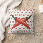 Coussin Poivrons chauds rouges, fleurs violettes (Couverture)