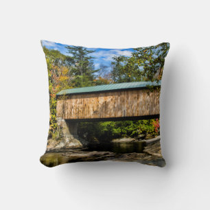 Coussin Pont couvert de Montgomery avec feuillage d'automn