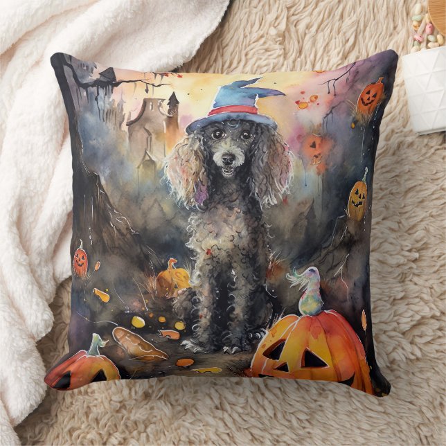Coussin Poodle d'Halloween avec citrouilles effrayant (Couverture)