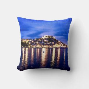 Coussin Port éclairé en Sibenik, Croatie