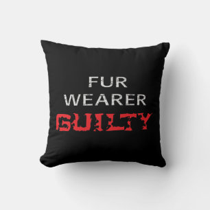 Coussin Porteur de fourrure coupable