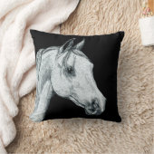Coussin Portrait arabe de cheval sur noir (Couverture)