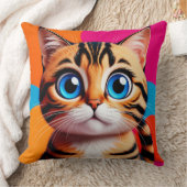 Coussin Portrait de chaton tabby mignon avec de grands yeu (Couverture)