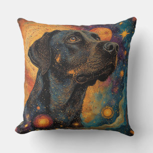 Coussin Portrait de Labrador noir dans un espace cosmique