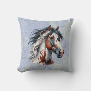 Coussin Portrait d'un cheval sauvage brun et blanc