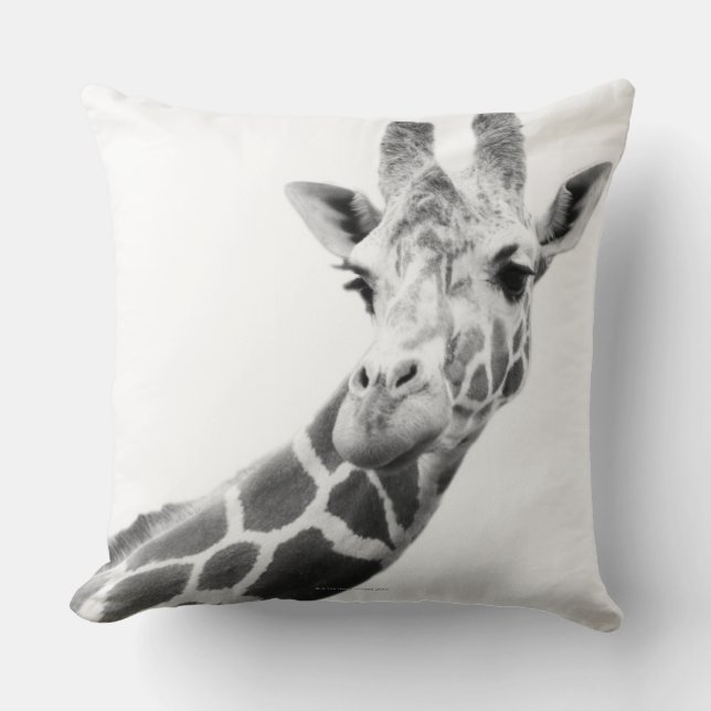 Coussin Portrait noir et blanc d'une girafe (Recto)