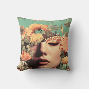 Coussin Portrait sous-marin surréaliste avec fleurs de cor