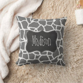 Coussin Poster de animal Dim Grey Giraffe; tableau de bord (Couverture)