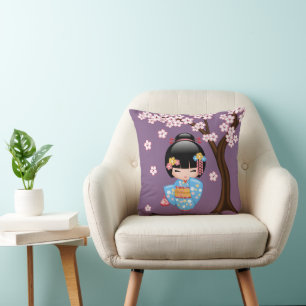 Coussin Poupée Maiko Kokeshi - Fille Geisha en Kimono Bleu