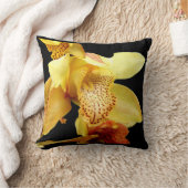 Coussin Poussin à orchidée jaune pâle (Couverture)