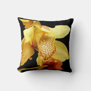 Coussin Poussin à orchidée jaune pâle