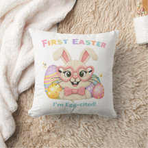 Premier lapin surexcité de Pâques de bébé mignon