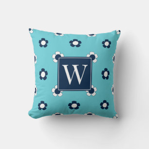Coussin Préparation champ de marguerites – Monogramme turq