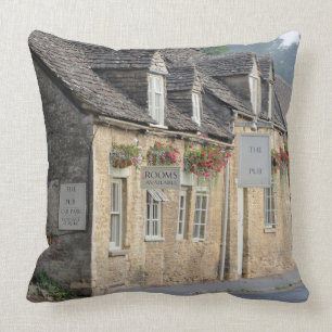 Coussin Pub de village dans le Cotswolds