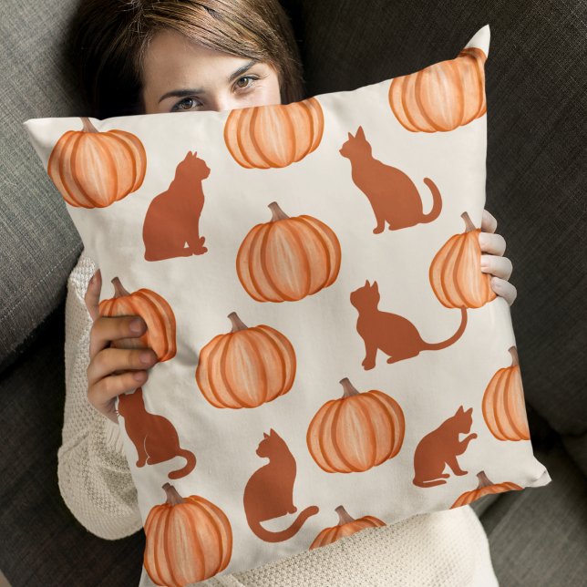 Coussin Purs citrouilles (Add a touch of Halloween spirit with hand-sketched pumpkins and playful cat silhouettes.)