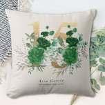 Coussin Quinceanera Emerald Green Floral Gold Numéro 15<br><div class="desc">Personnalisé 15e anniversaire coussin - beau cadeau de gardien pour célébrer la Quinceañera d'une jeune femme spéciale. Le design est orné d'un numéro or 15 orné de belles fleurs de rose vert émeraude, de verdure et de feuillage sur un arrière - plan beige crème neutre. Le modèle est prêt pour...</div>