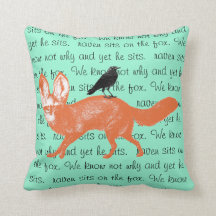 Raven Est Assis Sur Le Renard