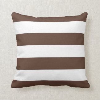 Coussin rayé de brun et blanc