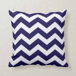 Coussin Rayures de Chevron de bleu marine et de blanc