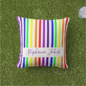 Coussin Rayures de couleur arc-en-ciel Monogrammes mignons (Herbe)