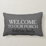 Coussin Rectangle Accueil gris-foncé rustique au nom de famille de<br><div class="desc">Accueil gris-foncé rustique moderne à notre manuscrit de porche,  nom de famille,  coussin lombaire.
Vous pouvez le personnaliser et changer le texte et l'avant et le dos et ajouter votre propre nom.</div>