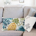 Coussin Rectangle Ananas palmier tropical feuille<br><div class="desc">Une grande ananas tropicale dorée sur un motif de feuillage feuille de palmier bleu et vert. Fond blanc.</div>