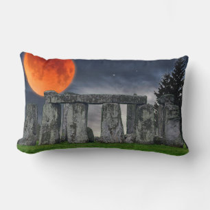 Coussin Rectangle Ancien Stonehenge et Pleine lune rouge mystique