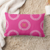 Coussin Rectangle Anneau de clé grecque preppy Rose Blanc Monogramme (Couverture)
