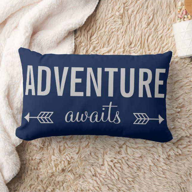 Coussin Rectangle Aventurier de la typographie bleue fraîche (Couverture)