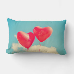Coussin Rectangle Ballons du Coeur Rouge contre ciel nuageux