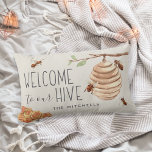 Coussin Rectangle Bienvenue à notre Hive personnalisée<br><div class="desc">Bienvenue aux invités avec ce mignon oreiller lombaire sur le thème des abeilles avec des illustrations aquarelles d'abeilles,  de nid d'abeille et d'une ruche,  avec "bienvenue à notre ruche" en lettrage ivoire. Personnalisez avec votre nom de famille le long du bas.</div>