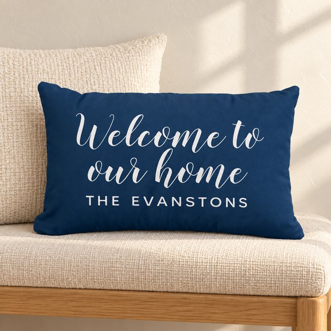 Coussin Rectangle Bienvenue chez nous Navy Script (Créateur téléchargé)