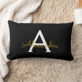 Coussin Rectangle Black Gold Girl Script Monogramme Nom Moderne (Couverture)