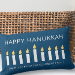 Coussin Rectangle Bonne Hanoukka | Salutation aux chandelles simple<br><div class="desc">Il s'agit d'un design simple,  minimaliste et moderne des chandeliers de la Menorah ou du temple.</div>