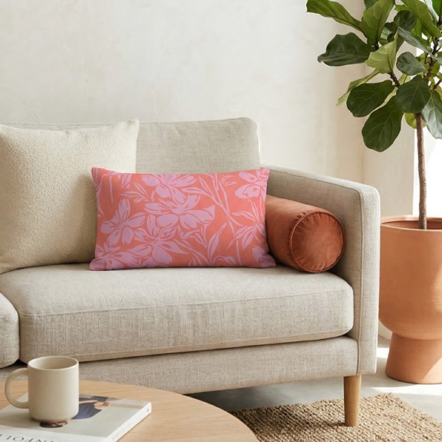 Coussin Rectangle Botanique Floral Boho Art Design en rose et rouge (Créateur téléchargé)