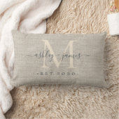 Coussin Rectangle Cadeau de mariage en lin beige avec monogramme en (Couverture)